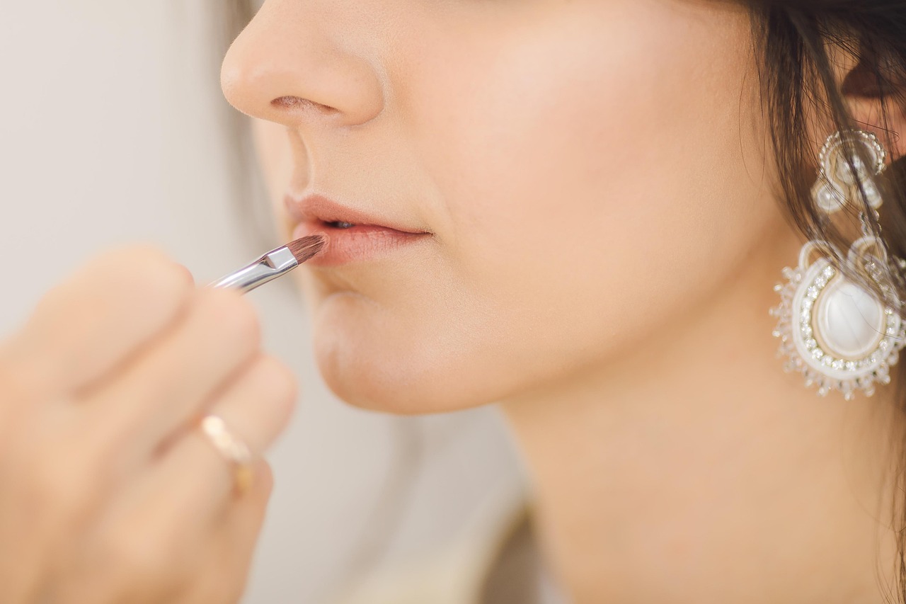 Afterglow Organic Lipstick Review 2025: Safety, Ingredients, and Gluten-Free Certification