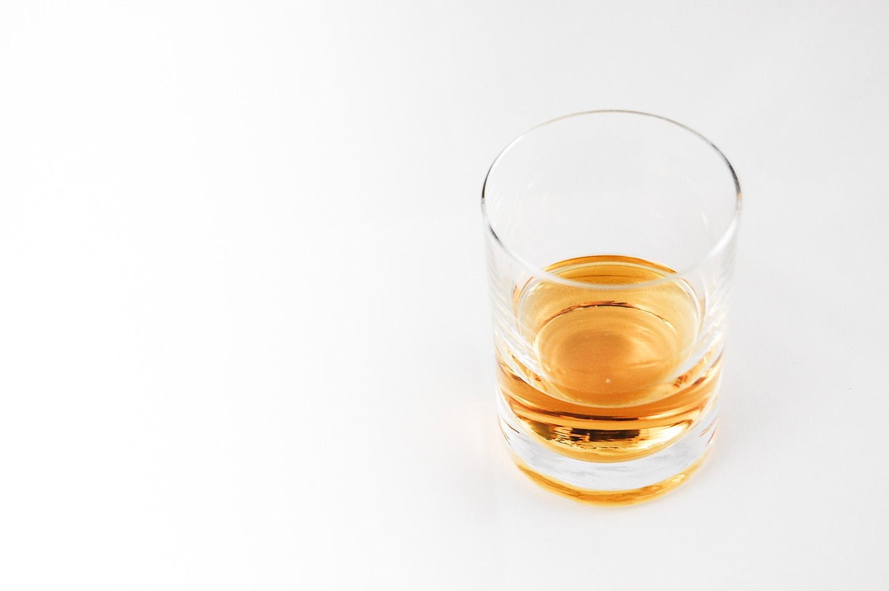 The Definitive Guide to Gluten-Free Bourbon Whiskey: Safety, Brands, and Recipes