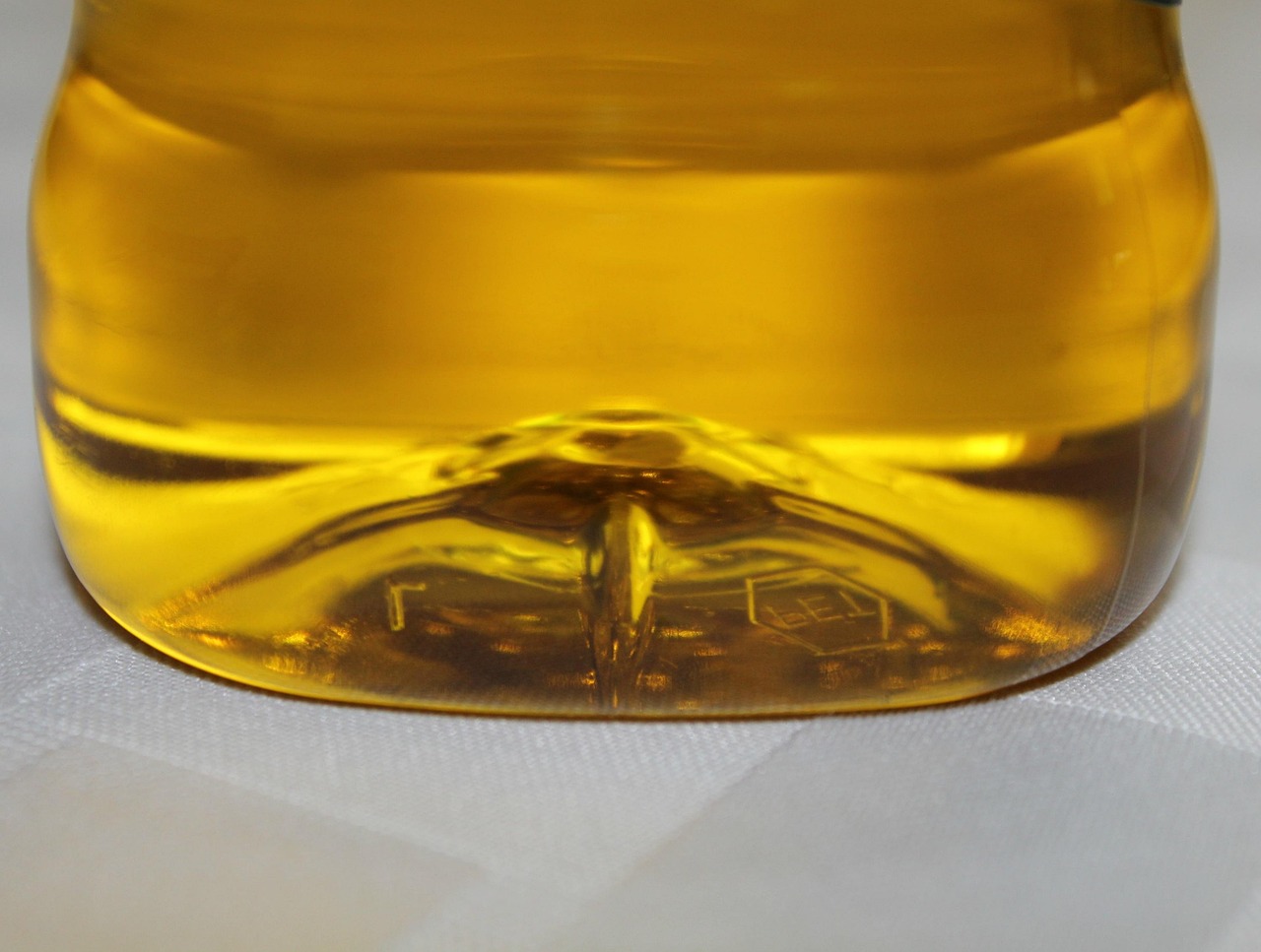 The Definitive Guide to Olive Oil: Is It Gluten Free? Safety, Purity, and Uses in GF Baking for 2025
