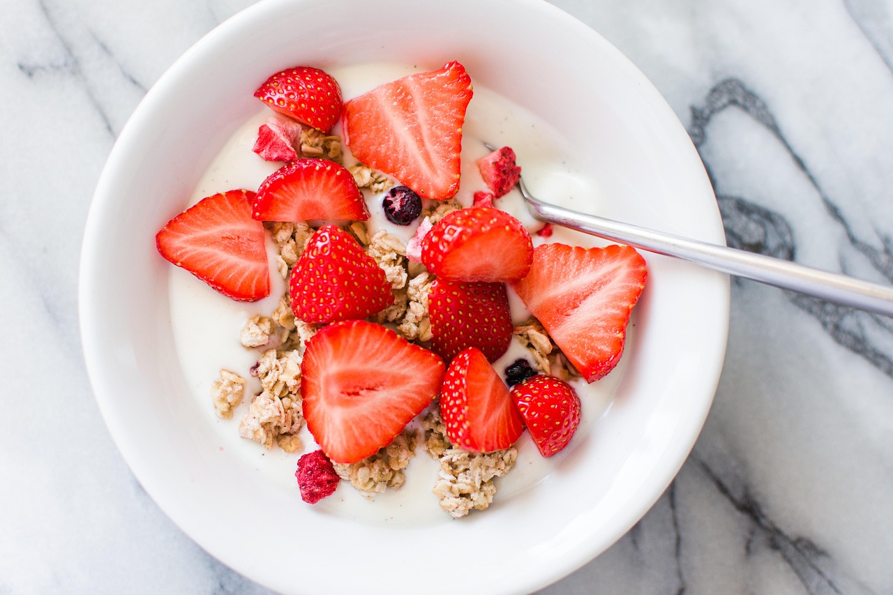 The Definitive Guide to Strawberry Health Benefits: Nutrition, Science, and Gluten-Free Integration for 2025