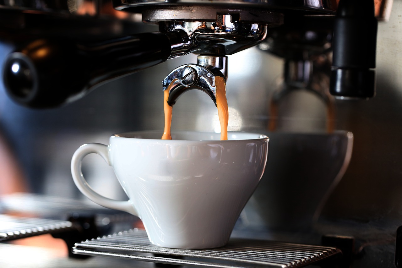 The Definitive Guide to Swiss Water Decaf Coffee: Purity, Process, and Top Brands for 2025